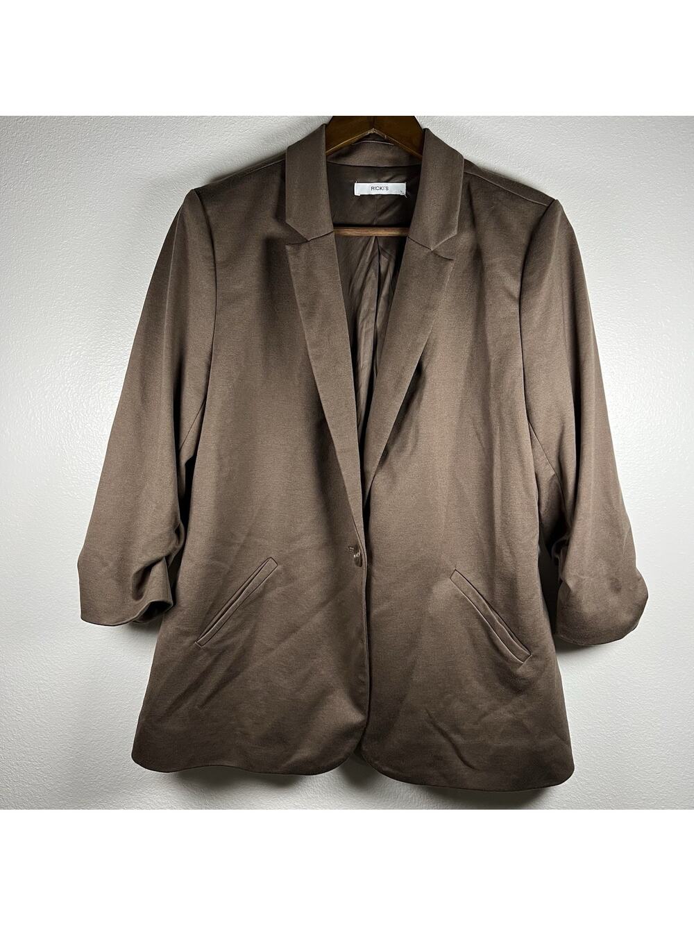Ricki’s Women’s Hampton Brown Three Quarter Ruched Sleeve Chic Ponte Blazer